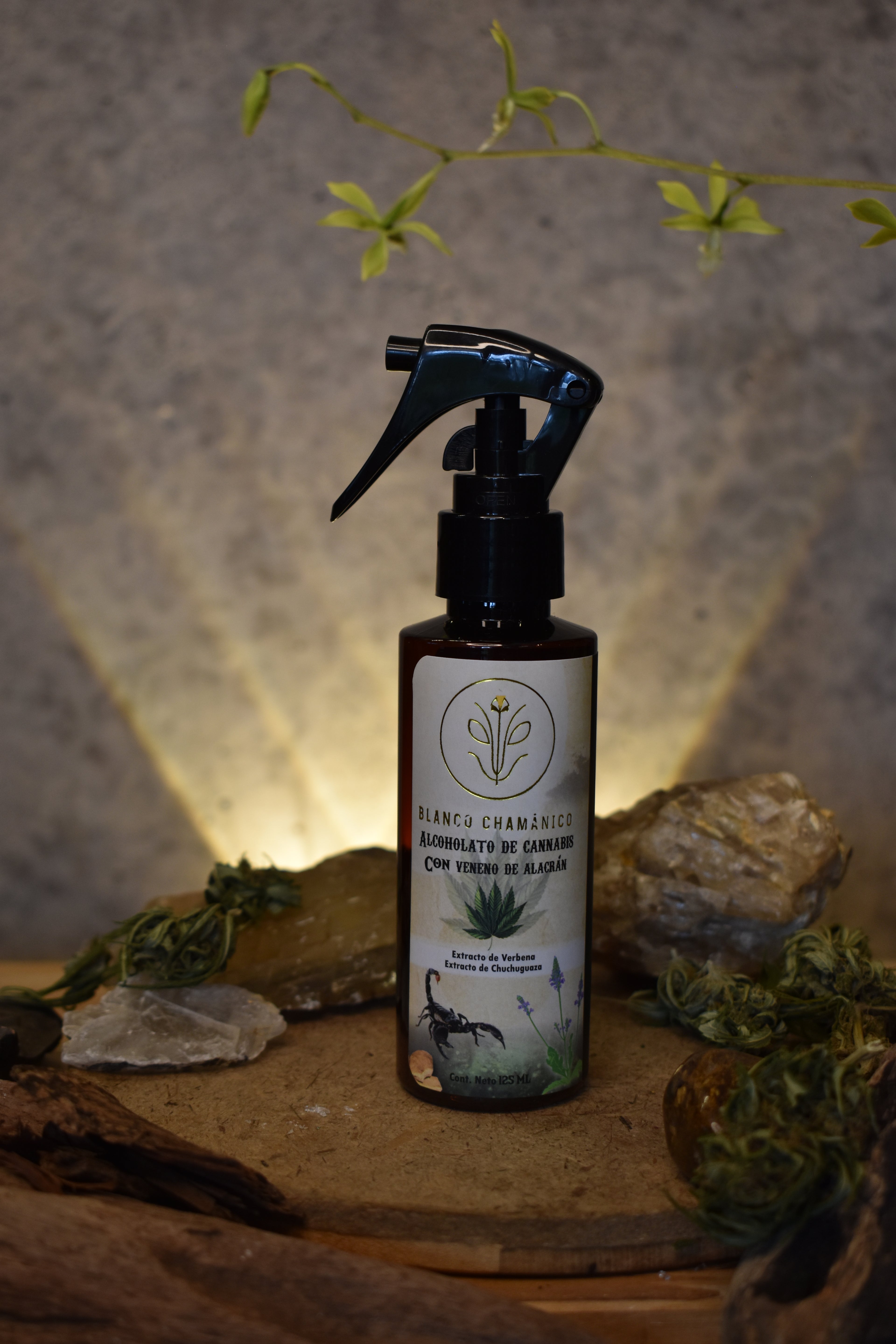 Alcoholato de cannabis con veneno de alacrán